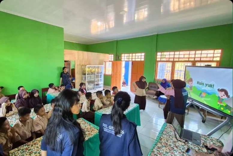 Kegiatan edukasi keanekaragaman hayati bersama mahasiswa kehutanan dan siswa sekolah