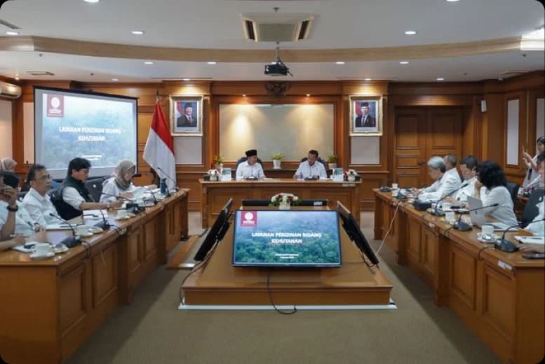Rapat layanan perizinan bidang kehutanan di lingkungan Kementerian Kehutanan